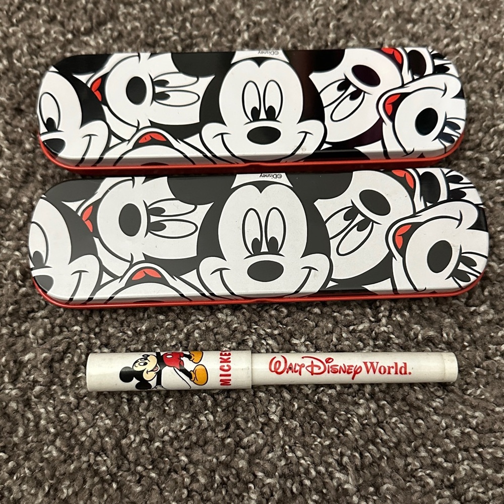 Vintage 1997 Disney Mickey Mouse Collectible Rolleeball Pen Case and Pen Set - Picture 3 of 13